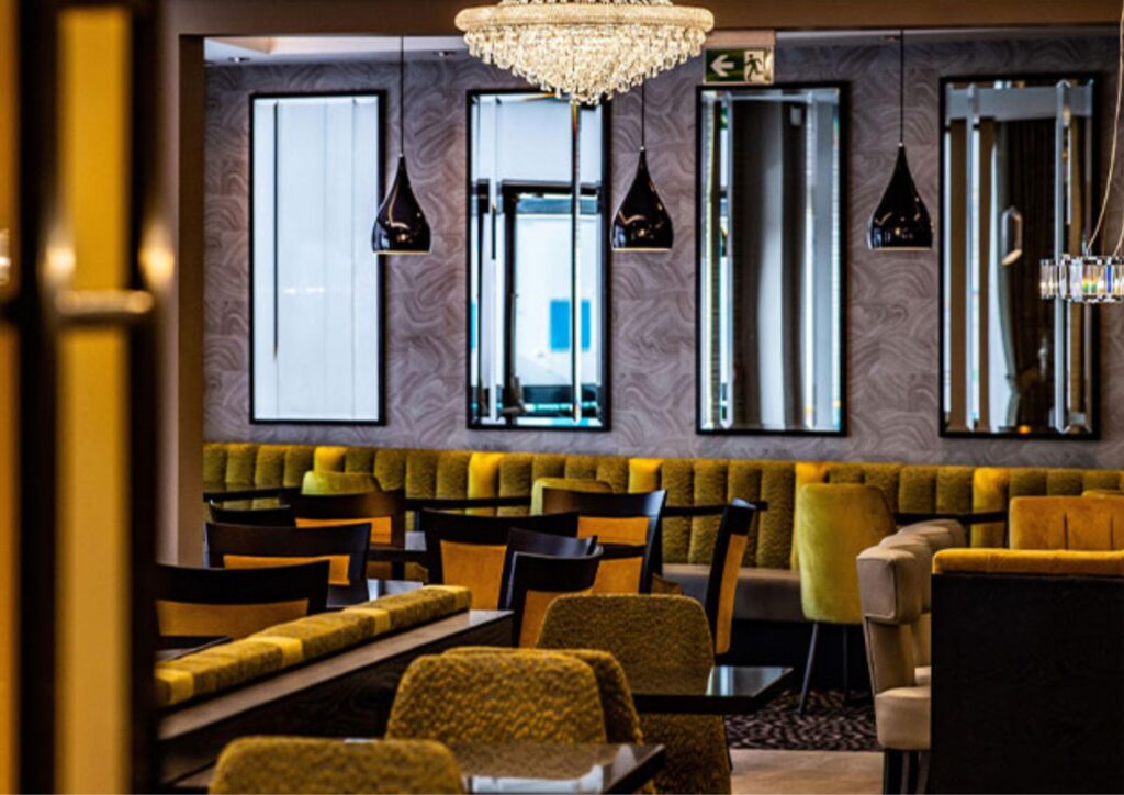 low cost restaurant interior 