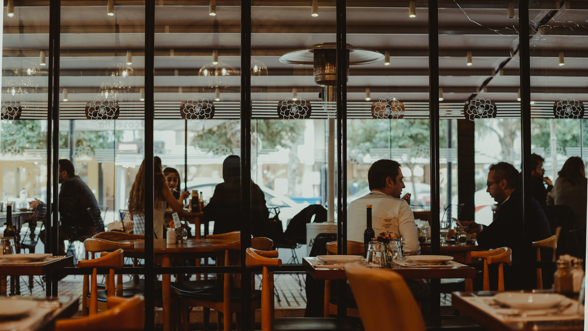 vibrant restaurant, decor, space, interior, establishment, elements