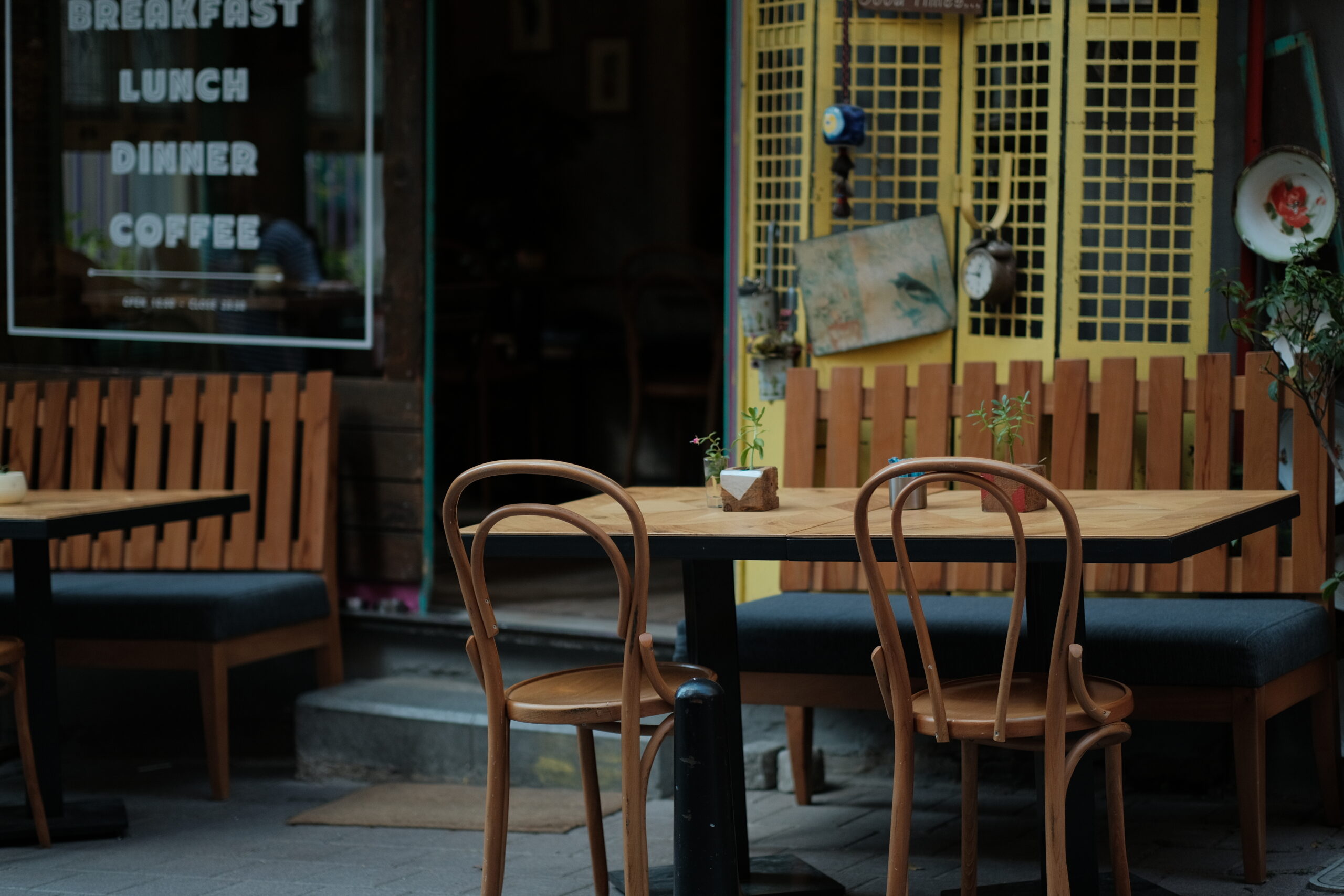 Cosy Cafe Secrets, Cafe Design Secrets, Cafe Interior Pointers